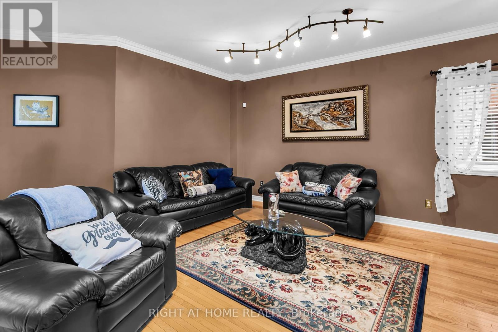 404 Hewitt Circle, Newmarket, Ontario  L3X 2L8 - Photo 10 - N12080403