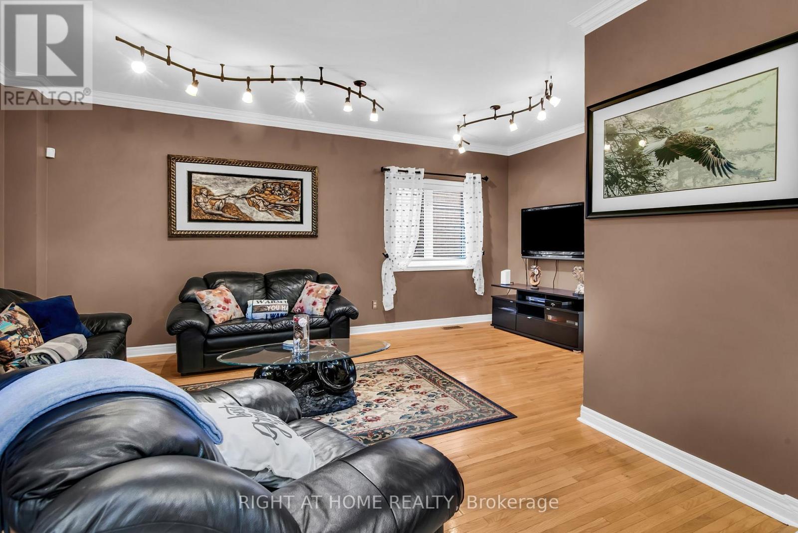 404 Hewitt Circle, Newmarket, Ontario  L3X 2L8 - Photo 12 - N12080403