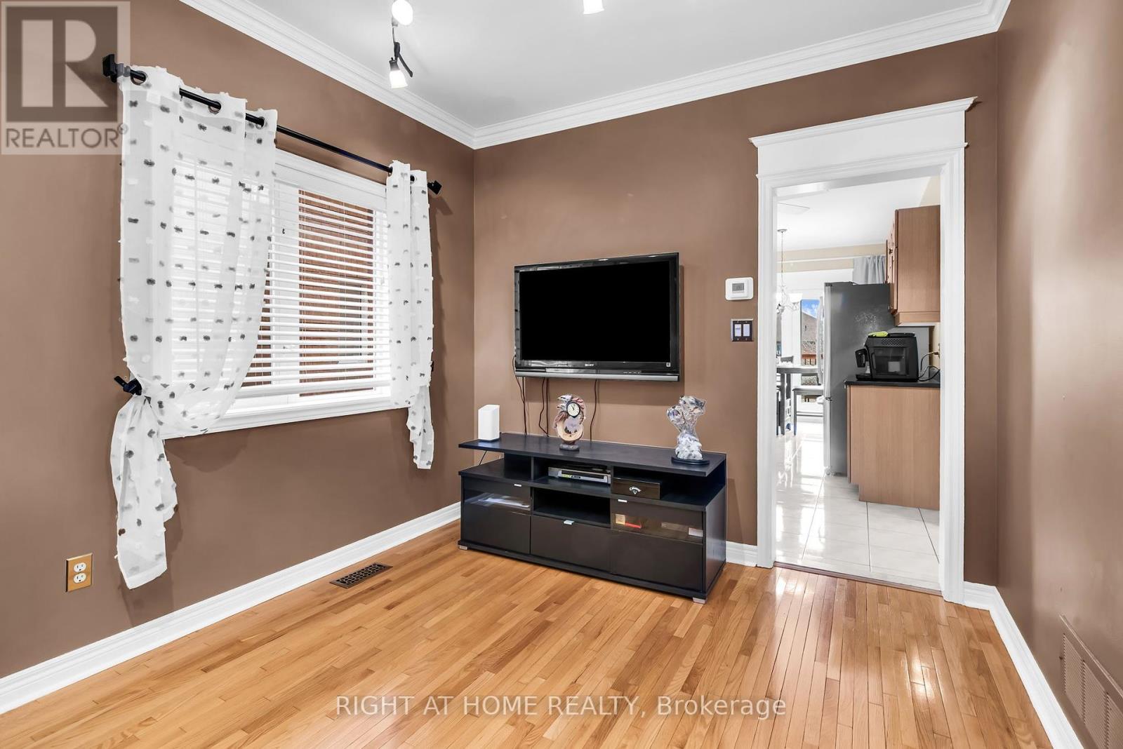 404 Hewitt Circle, Newmarket, Ontario  L3X 2L8 - Photo 13 - N12080403