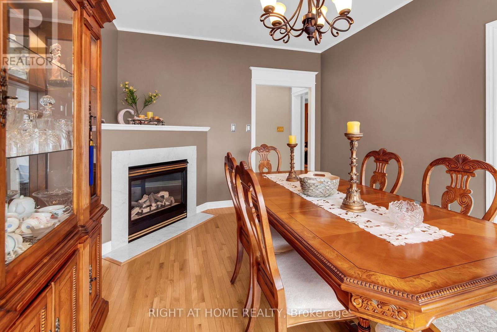 404 Hewitt Circle, Newmarket, Ontario  L3X 2L8 - Photo 24 - N12080403