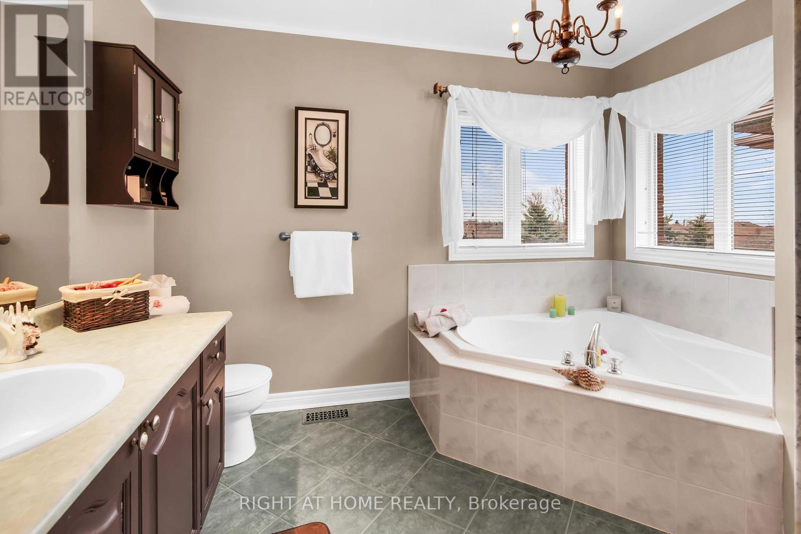 404 Hewitt Circle, Newmarket, Ontario  L3X 2L8 - Photo 32 - N12080403