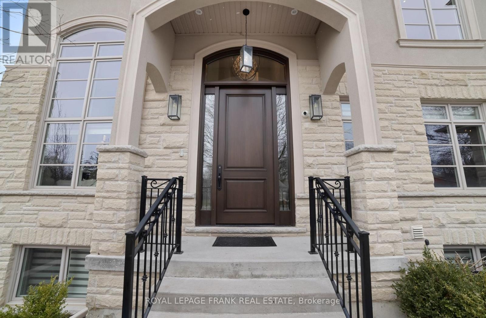 Property at 52 WOOTTEN WAY N image 4