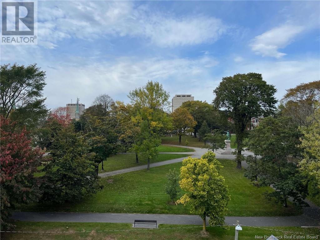 Property at 16 Queen Sq S image 4