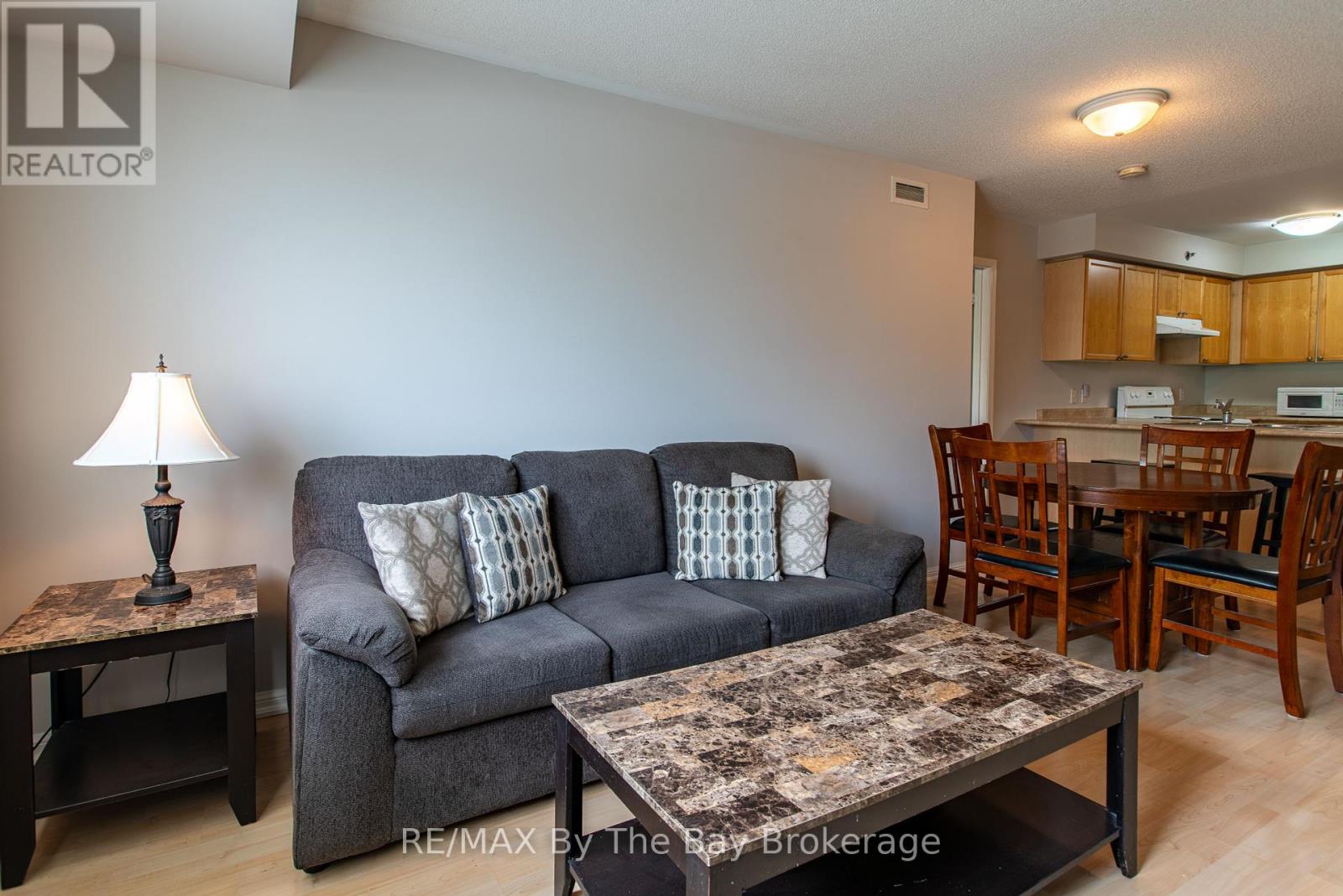 211 - 16 Westbury Road, Wasaga Beach, Ontario  L9Z 0B8 - Photo 12 - S12080437