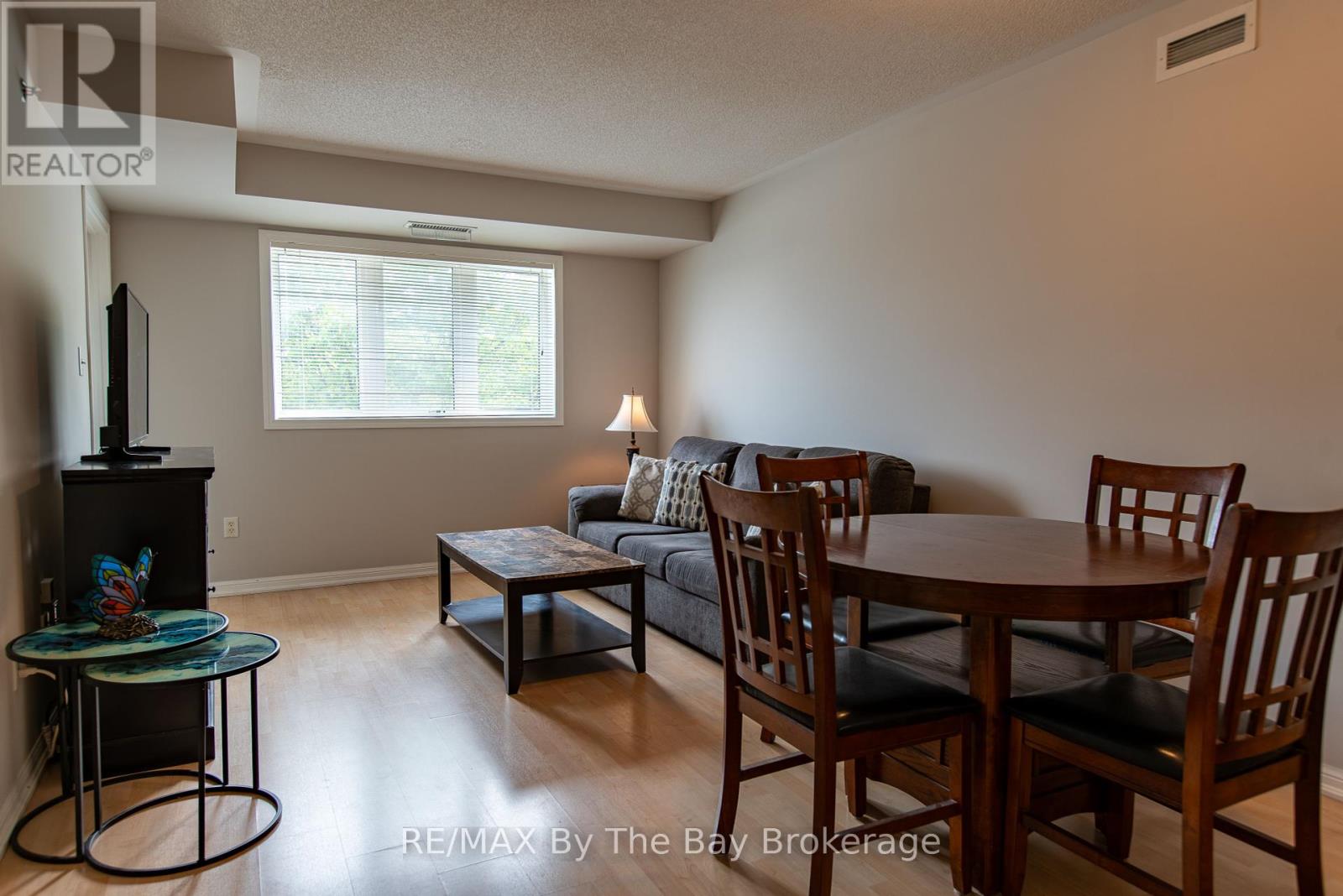211 - 16 Westbury Road, Wasaga Beach, Ontario  L9Z 0B8 - Photo 15 - S12080437