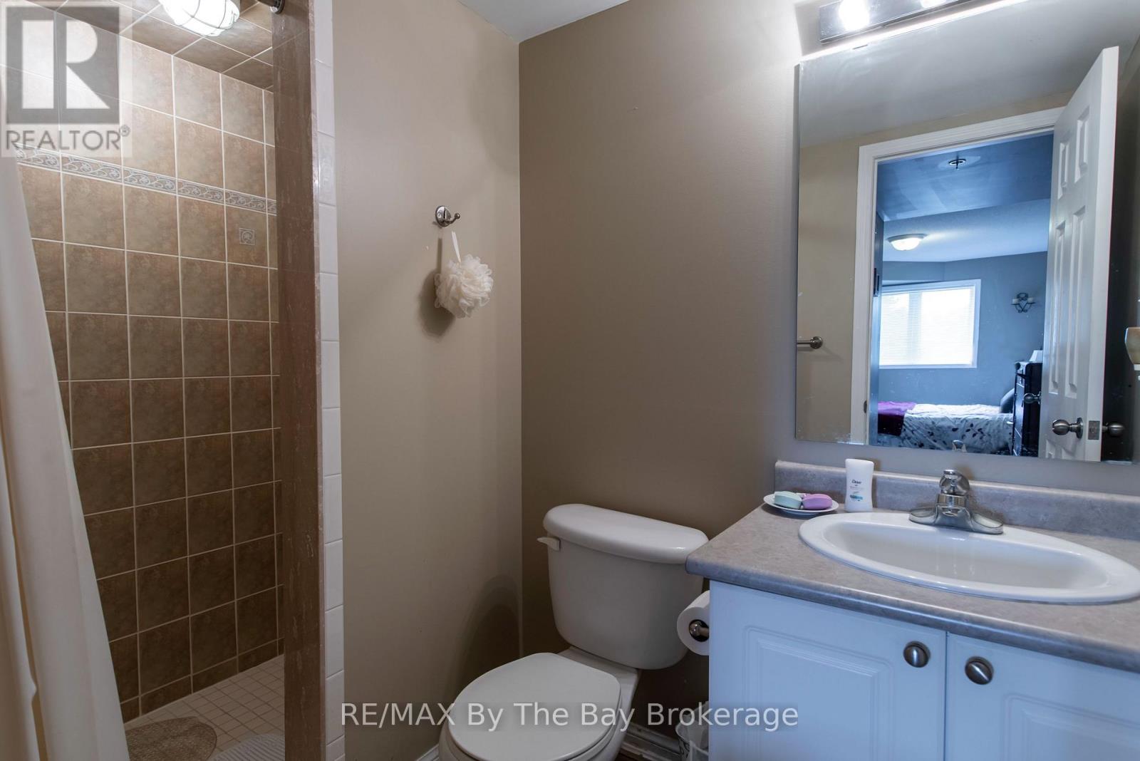 211 - 16 Westbury Road, Wasaga Beach, Ontario  L9Z 0B8 - Photo 18 - S12080437