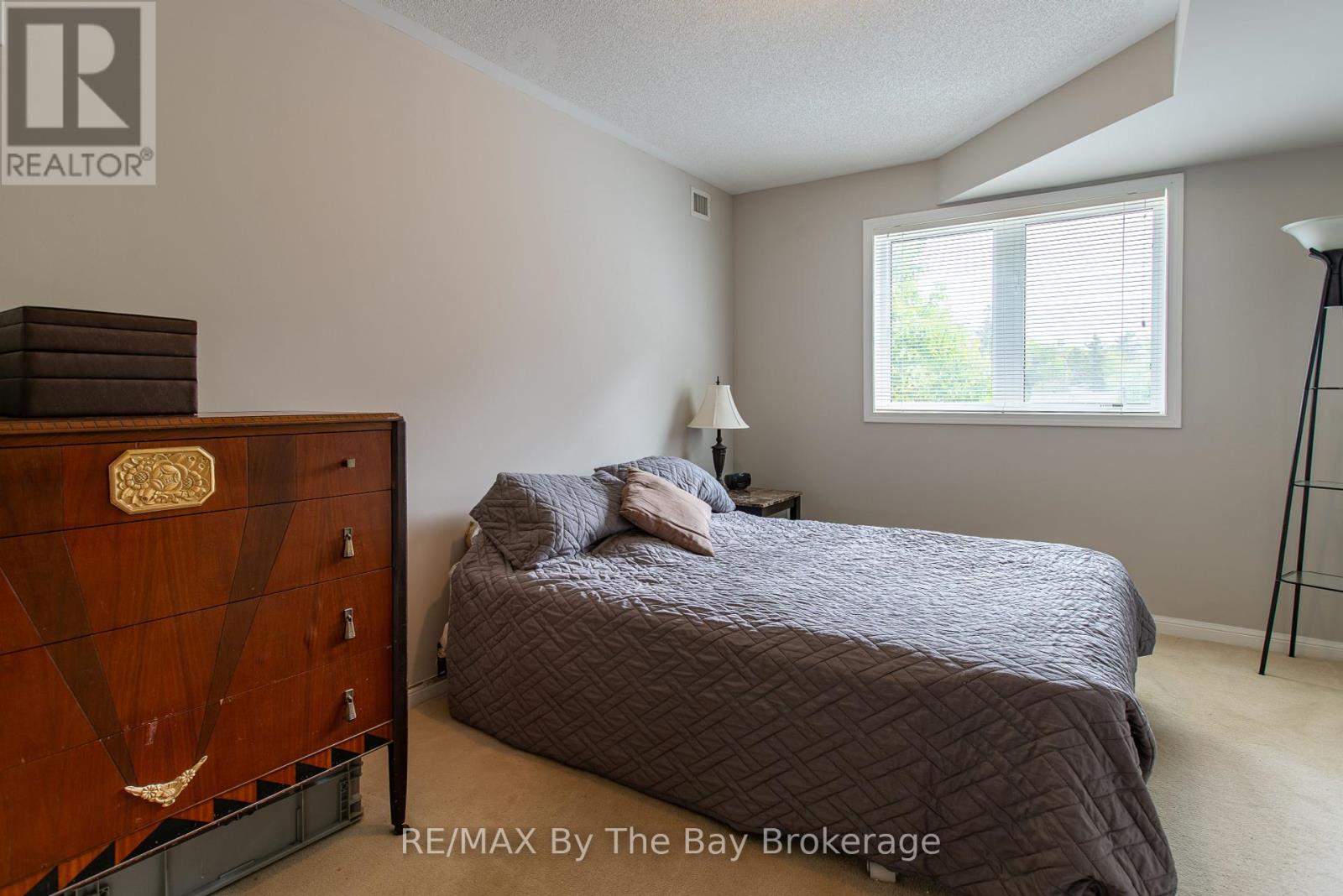 211 - 16 Westbury Road, Wasaga Beach, Ontario  L9Z 0B8 - Photo 19 - S12080437