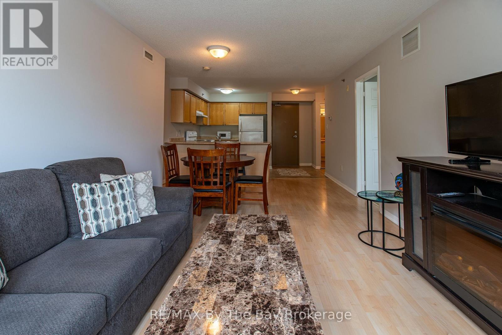 211 - 16 Westbury Road, Wasaga Beach, Ontario  L9Z 0B8 - Photo 20 - S12080437