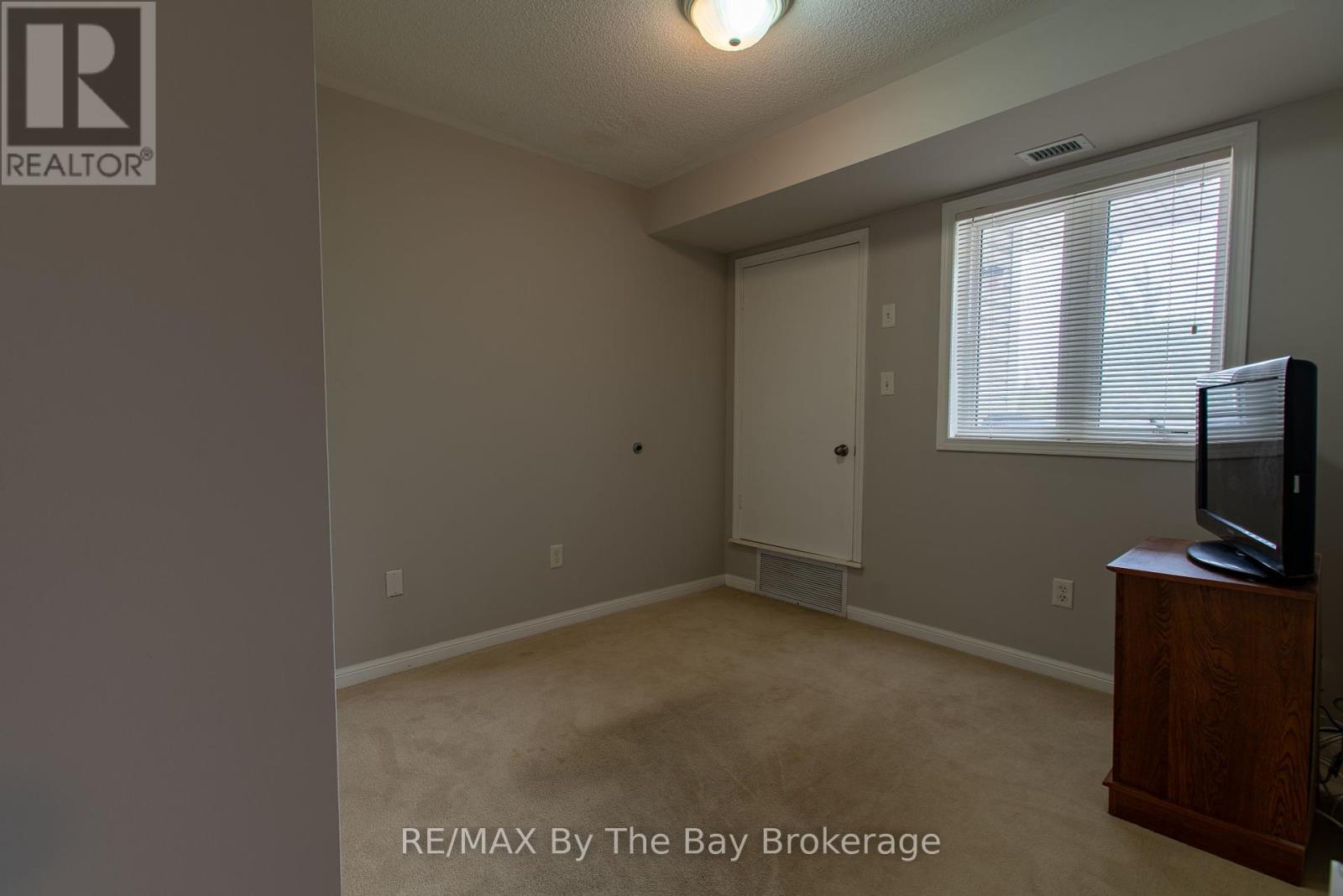 211 - 16 Westbury Road, Wasaga Beach, Ontario  L9Z 0B8 - Photo 22 - S12080437