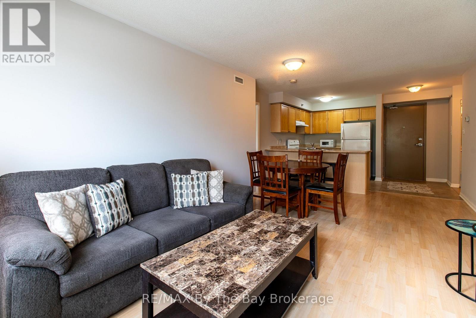 211 - 16 Westbury Road, Wasaga Beach, Ontario  L9Z 0B8 - Photo 4 - S12080437
