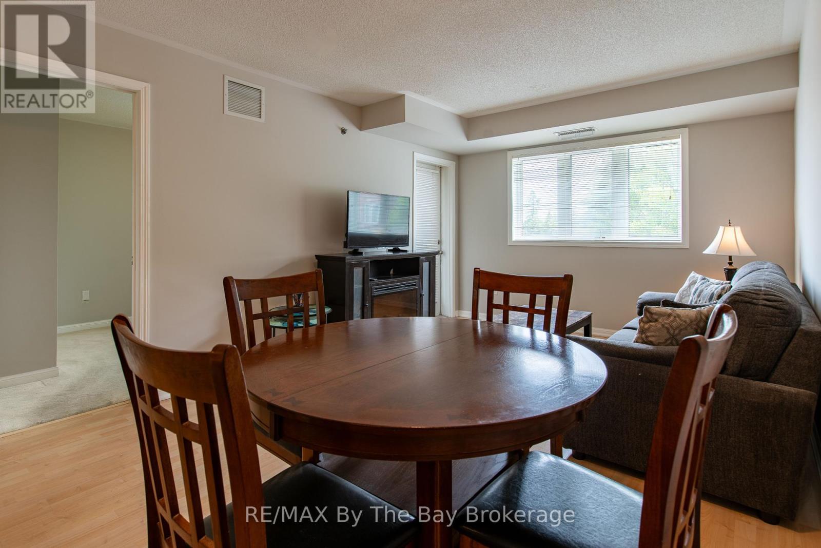 211 - 16 Westbury Road, Wasaga Beach, Ontario  L9Z 0B8 - Photo 7 - S12080437