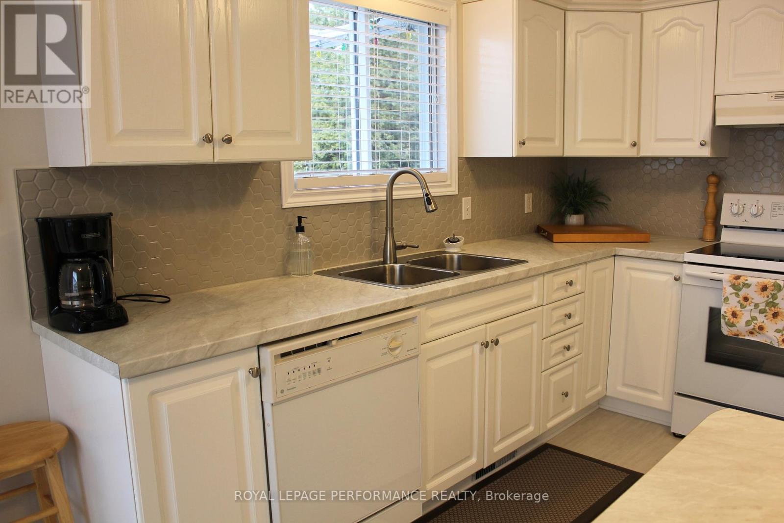 6818 Riverview Drive, South Glengarry, Ontario  K6H 7M1 - Photo 10 - X12080456