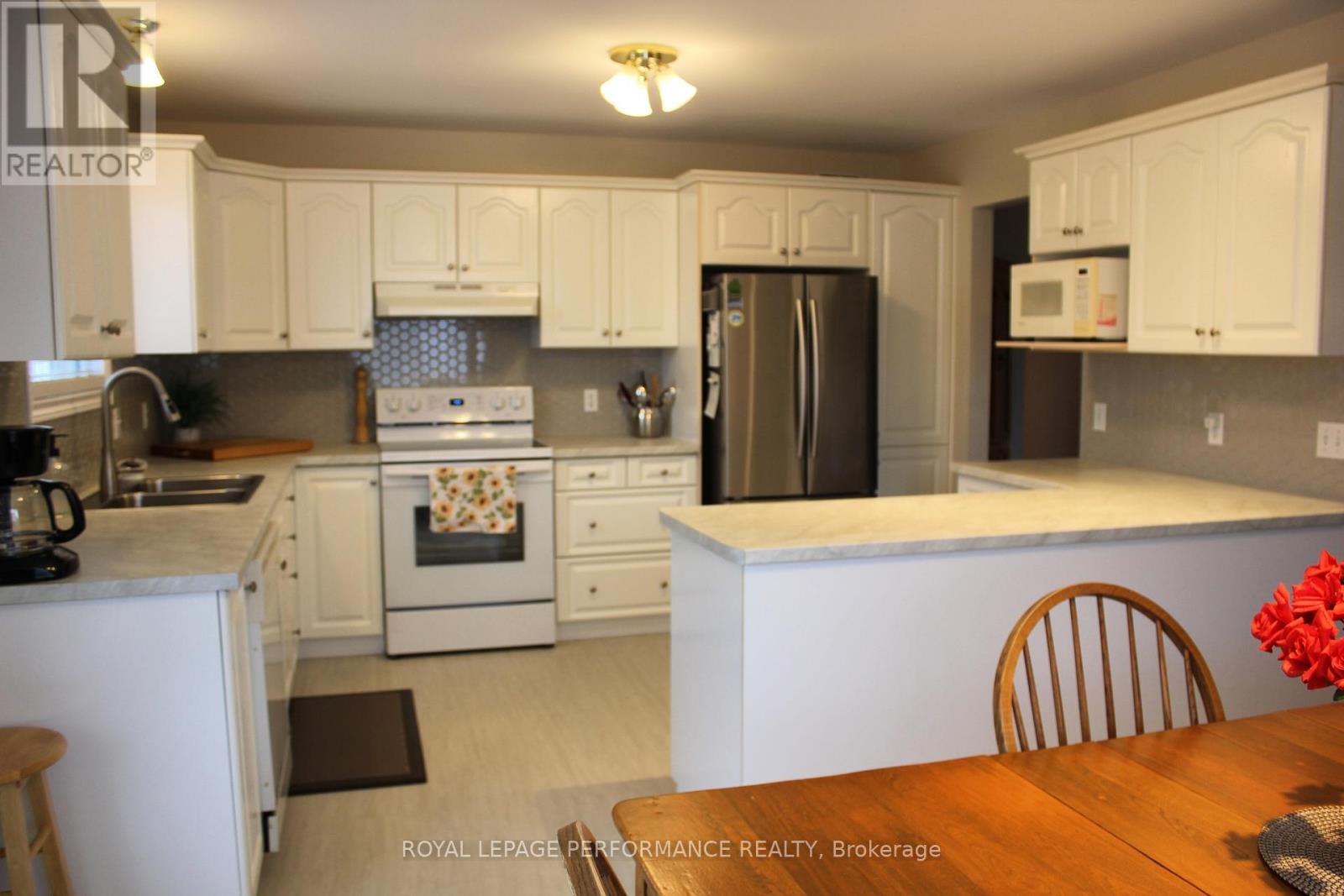 6818 Riverview Drive, South Glengarry, Ontario  K6H 7M1 - Photo 9 - X12080456