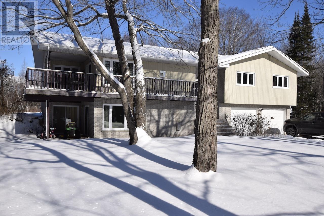 5 Lake Dr, Blind River, Ontario  P0R 1B0 - Photo 2 - SM250268