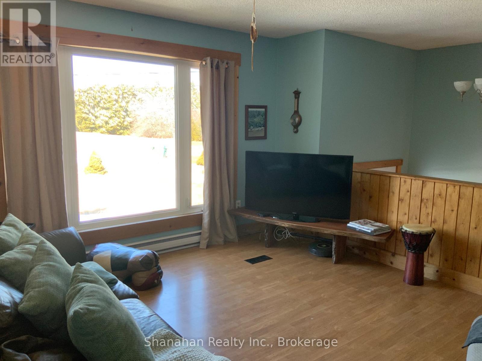 46 Maple Golf Crescent, Northern Bruce Peninsula, Ontario  N0H 2R0 - Photo 14 - X12055599