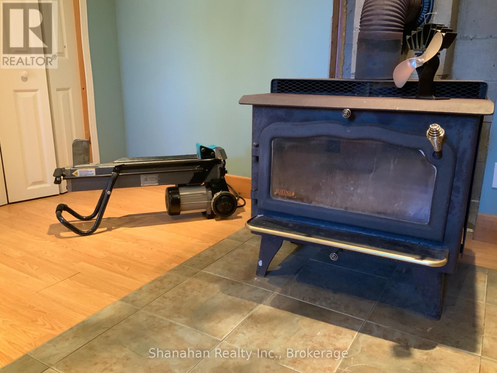 46 Maple Golf Crescent, Northern Bruce Peninsula, Ontario  N0H 2R0 - Photo 33 - X12055599