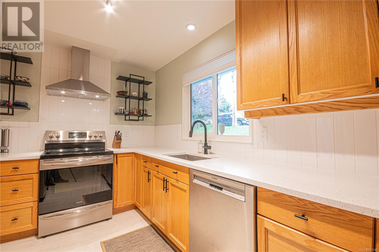 Property at 194 Emery Way image 3