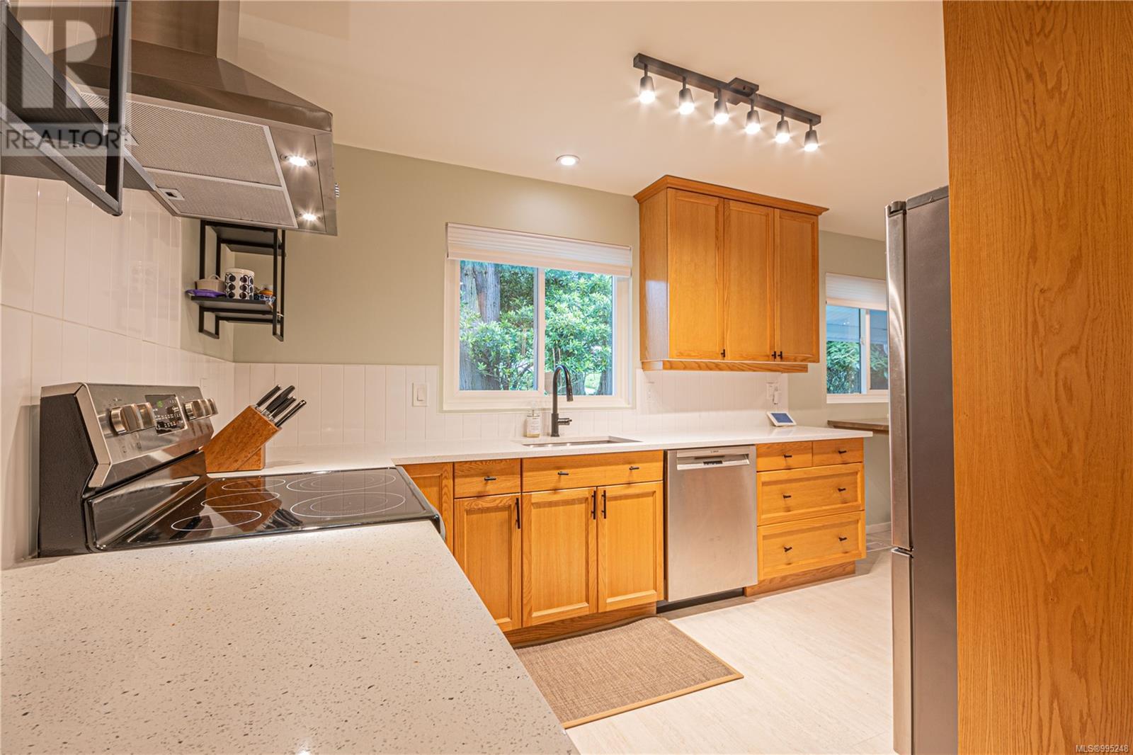 Property at 194 Emery Way image 4