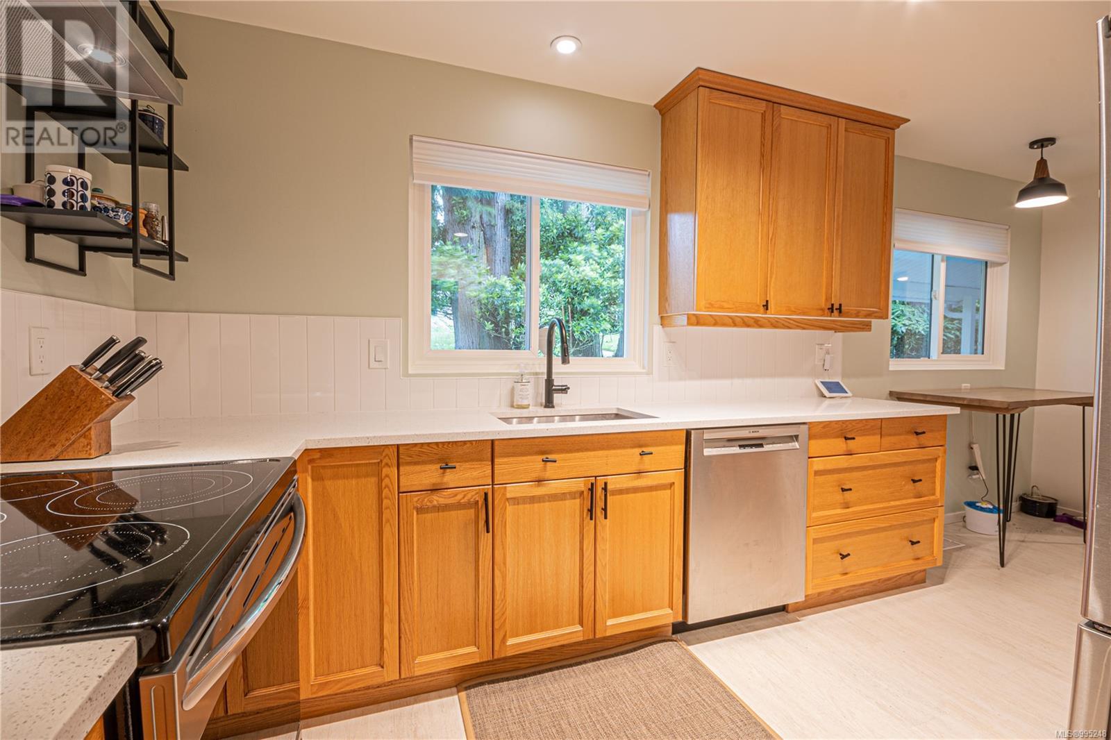 Property at 194 Emery Way image 5