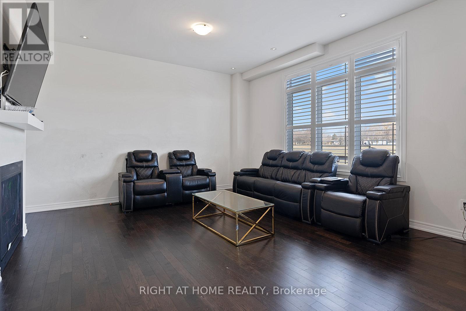 90 Spitfire Drive, Hamilton, Ontario  L0R 1W0 - Photo 9 - X12080447
