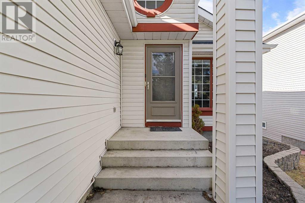 Property at 186 Edgevalley Close NW image 2