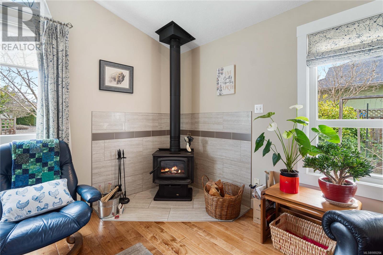 Property at 870 Marsh Pl image 5
