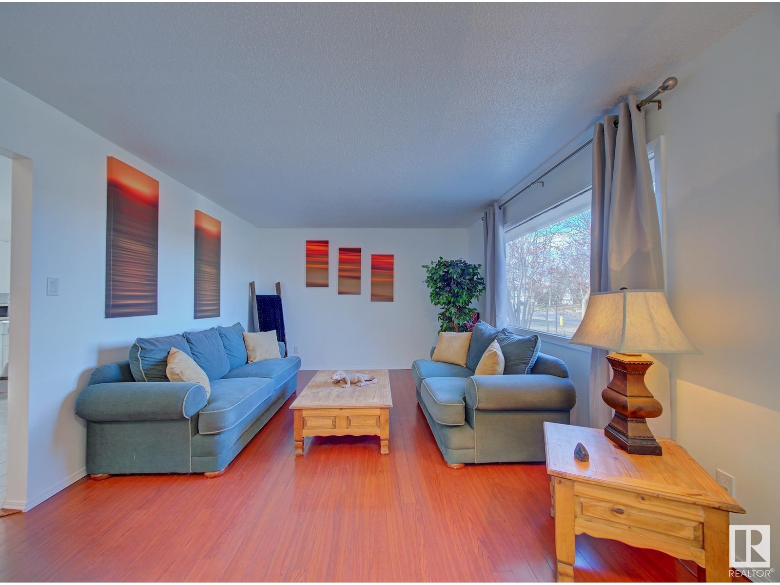 Property at 8929 94 AV image 2