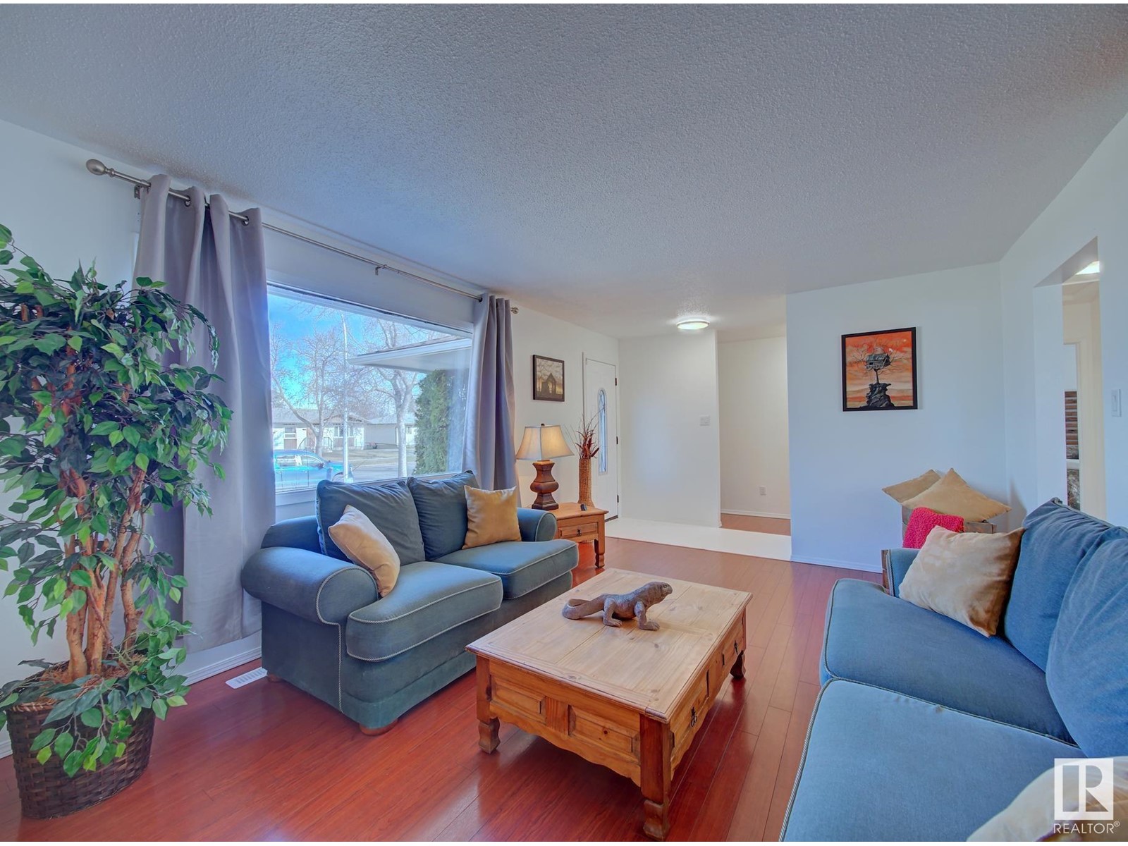 Property at 8929 94 AV image 4