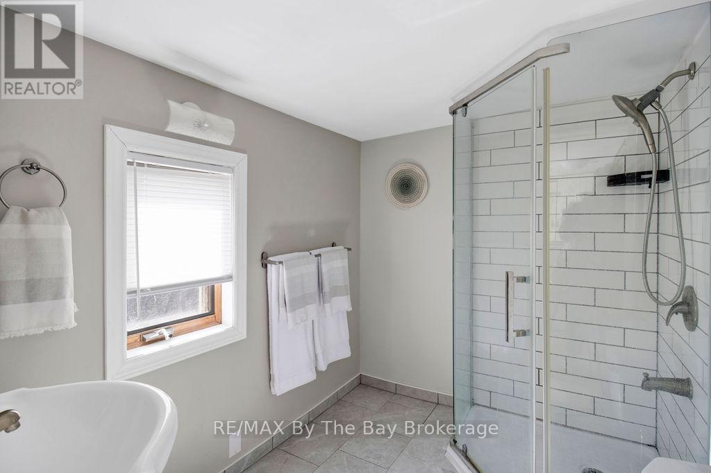 125 River Road E, Wasaga Beach, Ontario  L9Z 2L4 - Photo 10 - S12080751