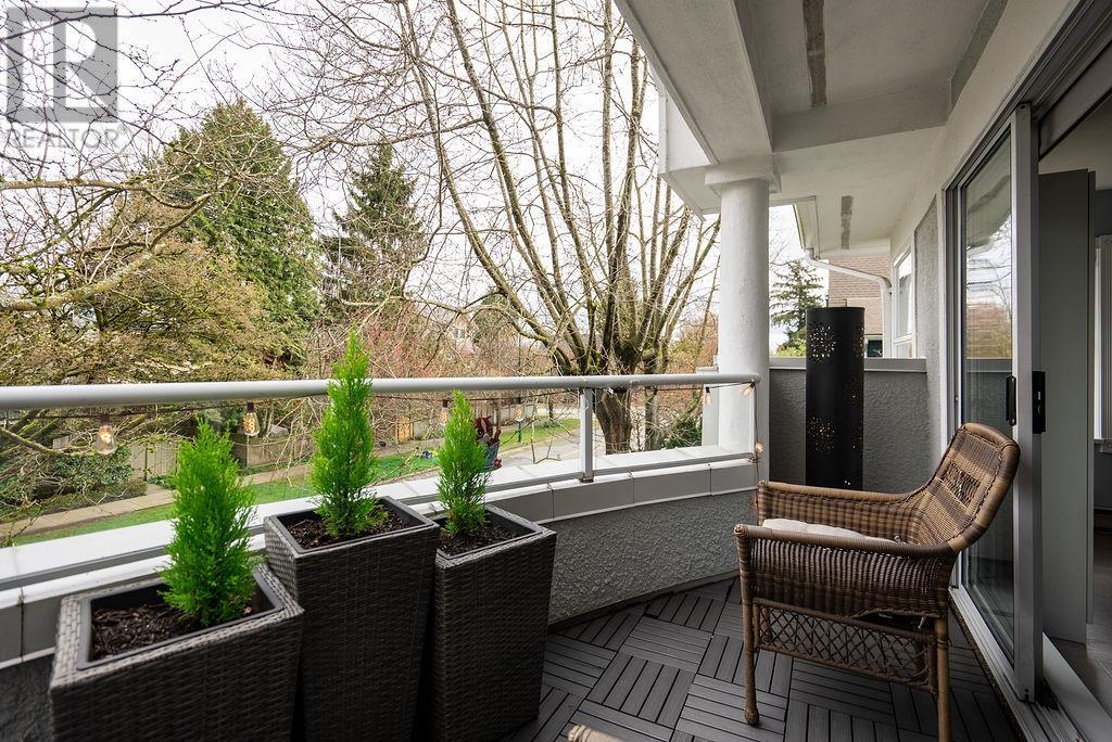 305 668 W 16 Avenue, Vancouver, British Columbia  V5Z 1S6 - Photo 9 - R2989752