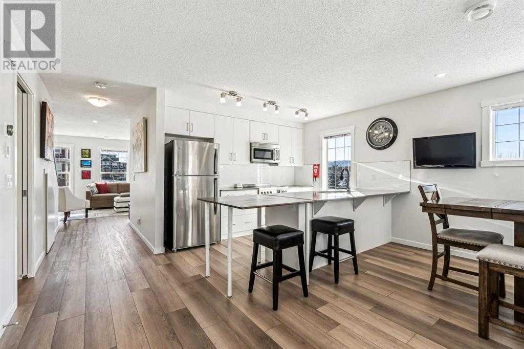 Property at 356 Cranbrook Square SE image 3