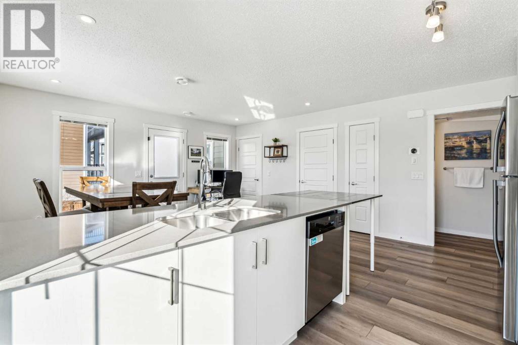 Property at 356 Cranbrook Square SE image 4