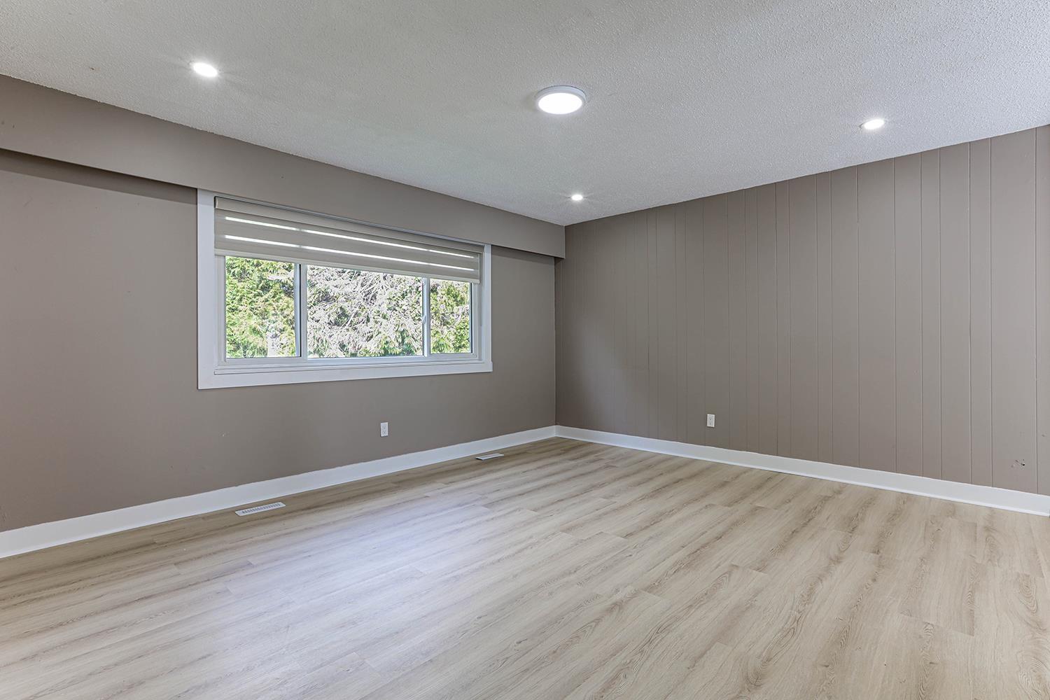 Property at 14888 88 AVENUE image 5