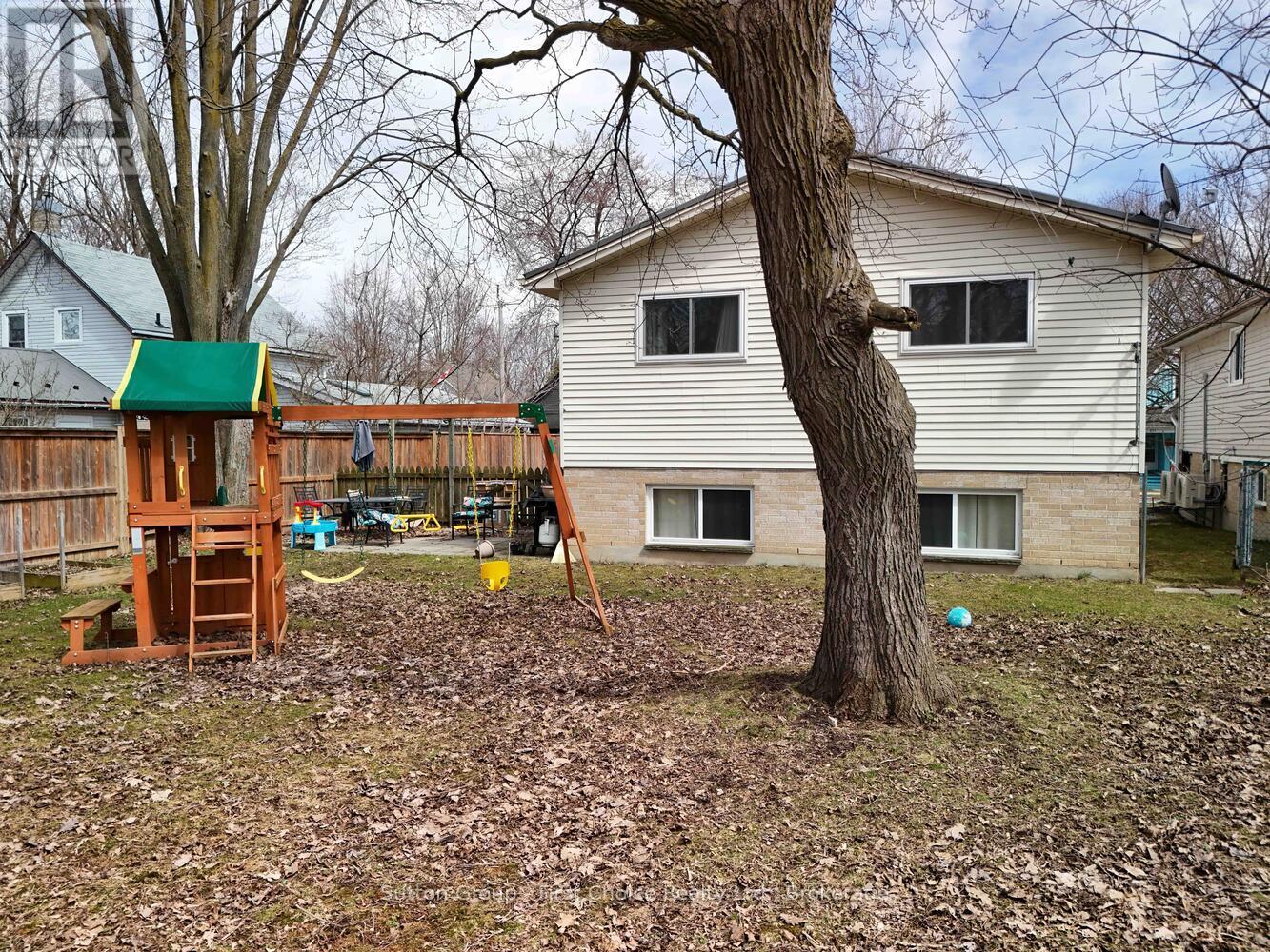 228 Queen Street, Stratford, Ontario  N5A 4P1 - Photo 11 - X11932770