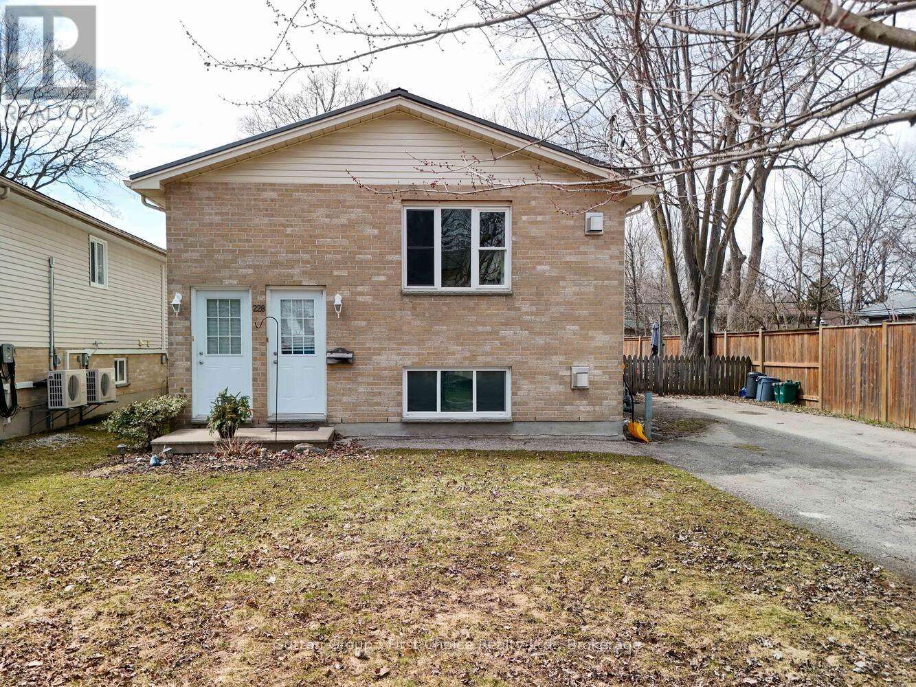 Property at 228 QUEEN STREET image 4