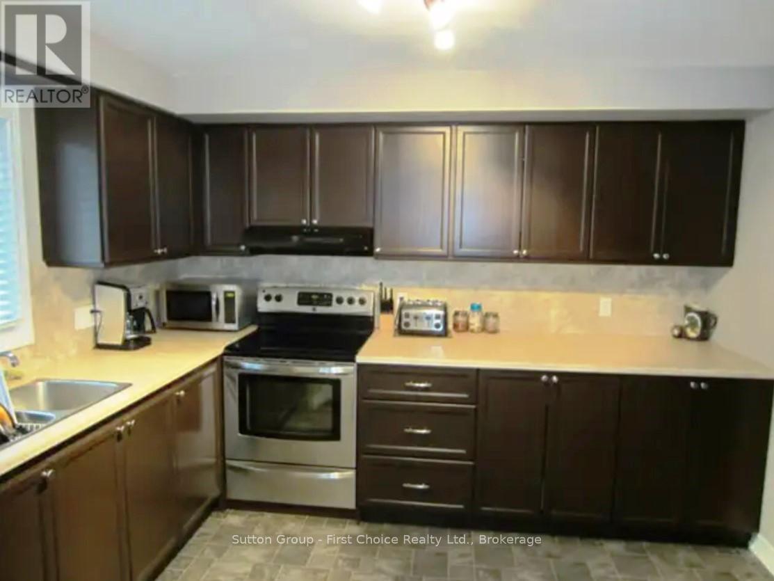 Property at 228 QUEEN STREET image 5