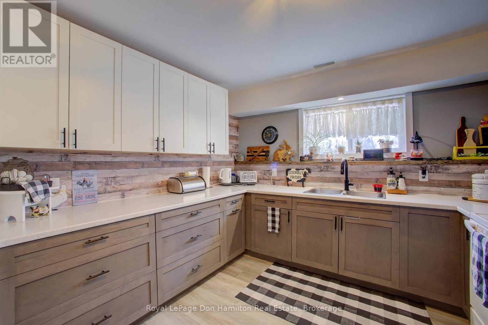 336 Turnberry Street, North Huron, Ontario  N0G 2W0 - Photo 35 - X12080959