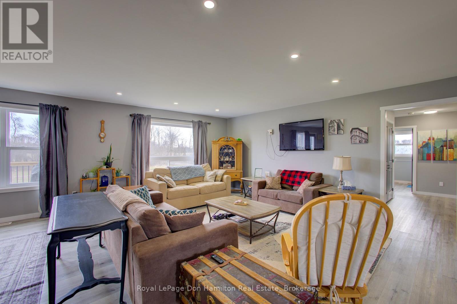 336 Turnberry Street, North Huron, Ontario  N0G 2W0 - Photo 6 - X12080959