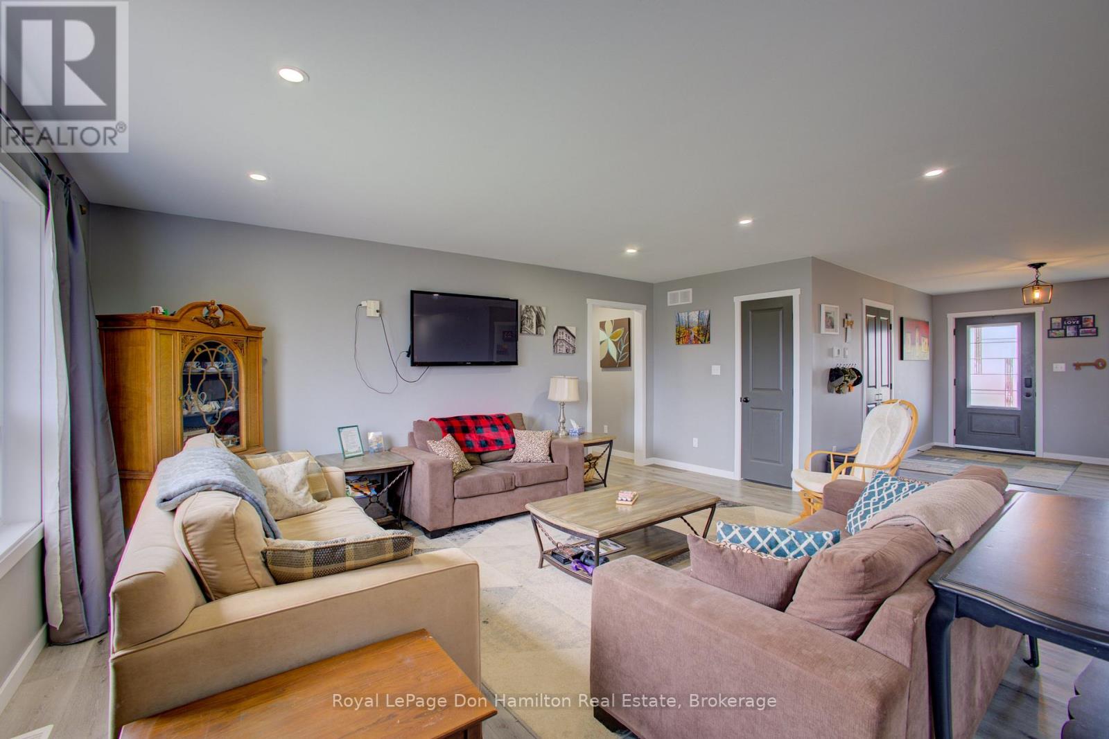 336 Turnberry Street, North Huron, Ontario  N0G 2W0 - Photo 7 - X12080959