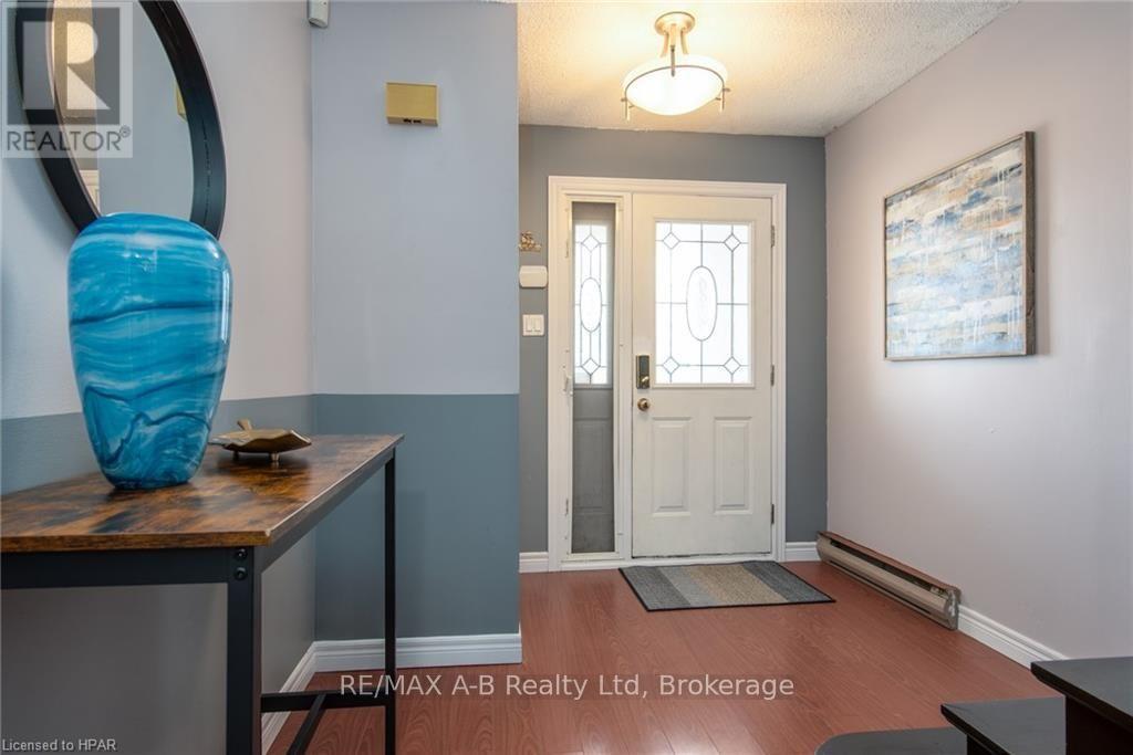 26 Dickens Place, Stratford, Ontario  N5A 7G1 - Photo 10 - X12080962