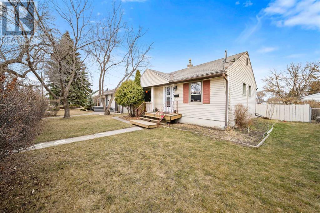 Property at 3713 42 Avenue image 2