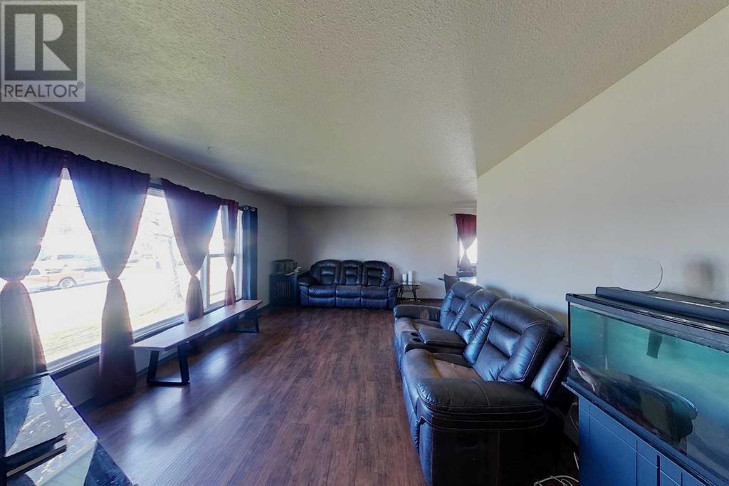 712 3 Avenue, Fox Creek, Alberta  T0H 1P0 - Photo 5 - A2178255