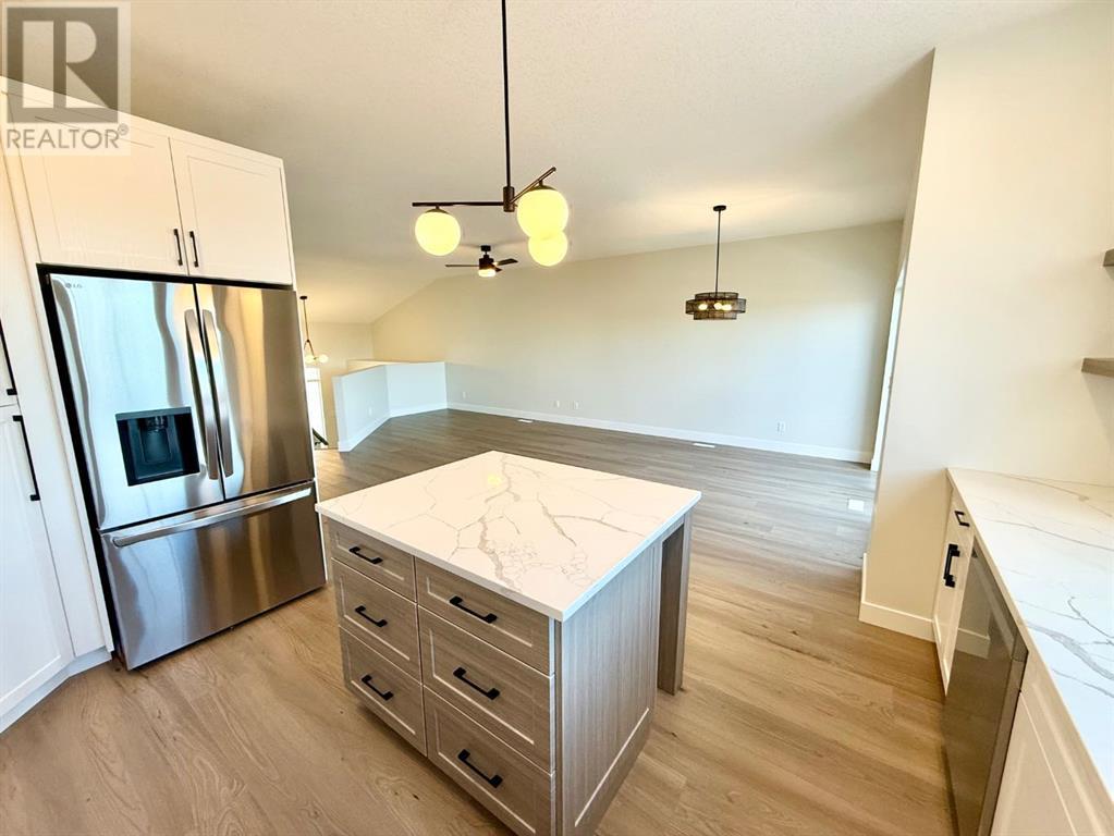 128 Trestle Place, Hinton, Alberta  T7V 0B8 - Photo 9 - A2202875