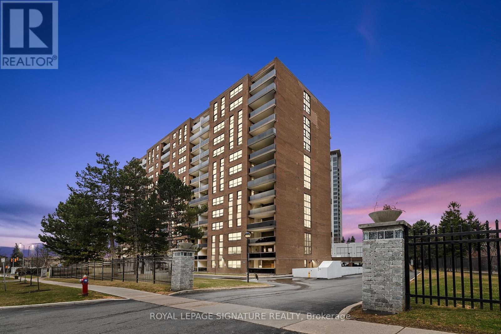 815 - 4 LISA STREET, Brampton, Ontario
