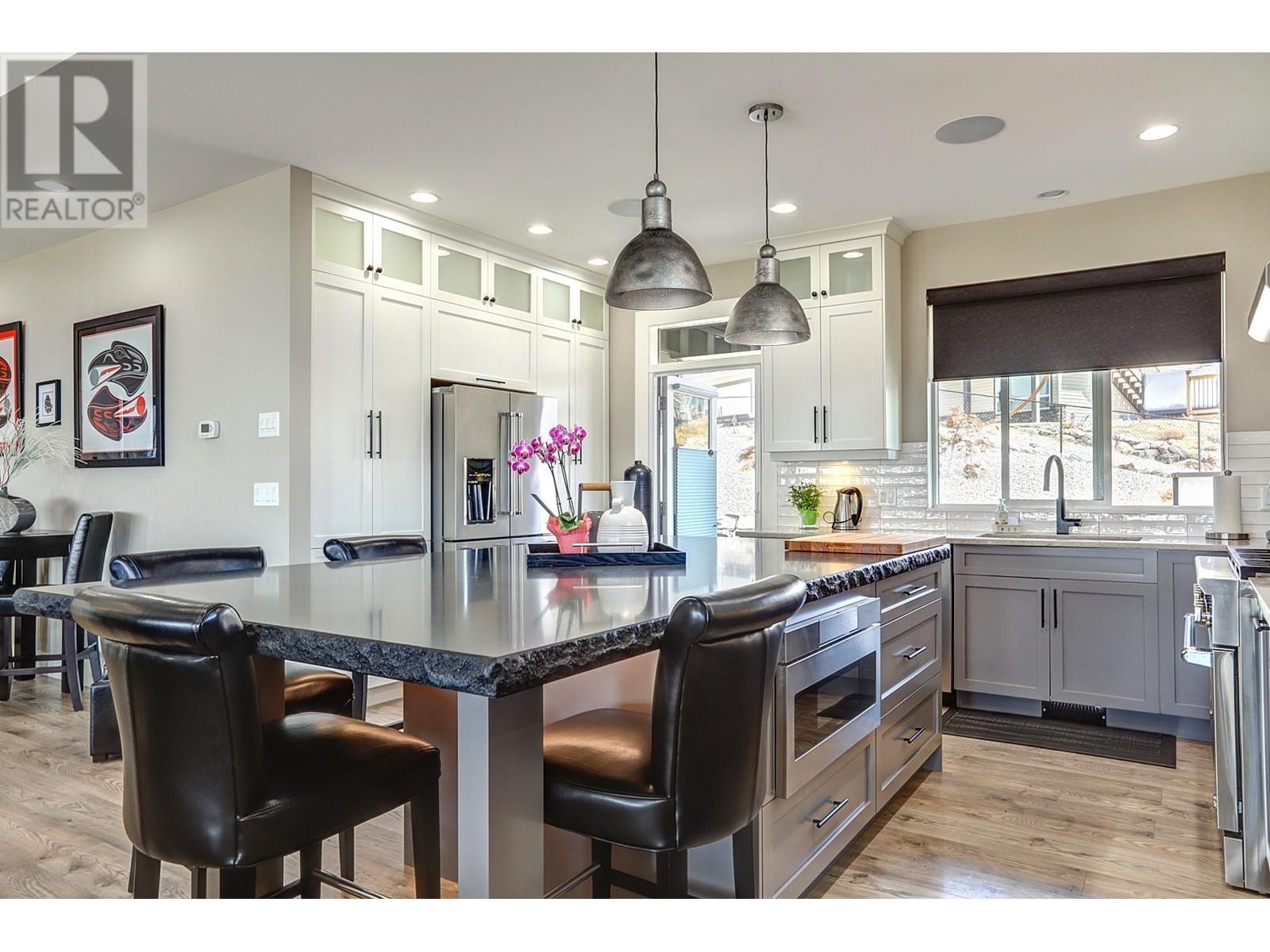 6539 Blackcomb Place, Vernon, British Columbia  V1B 4E1 - Photo 10 - 10343287