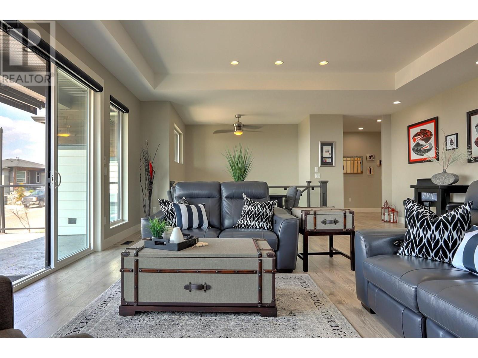 6539 Blackcomb Place, Vernon, British Columbia  V1B 4E1 - Photo 6 - 10343287