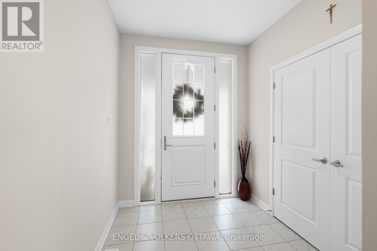 Property at 2053 WANDERER AVENUE image 4