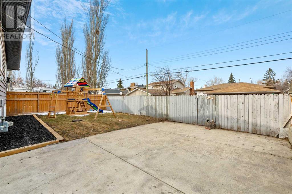 140 Lake Crimson Close Se, Calgary, Alberta  T2J 3K7 - Photo 39 - A2201691