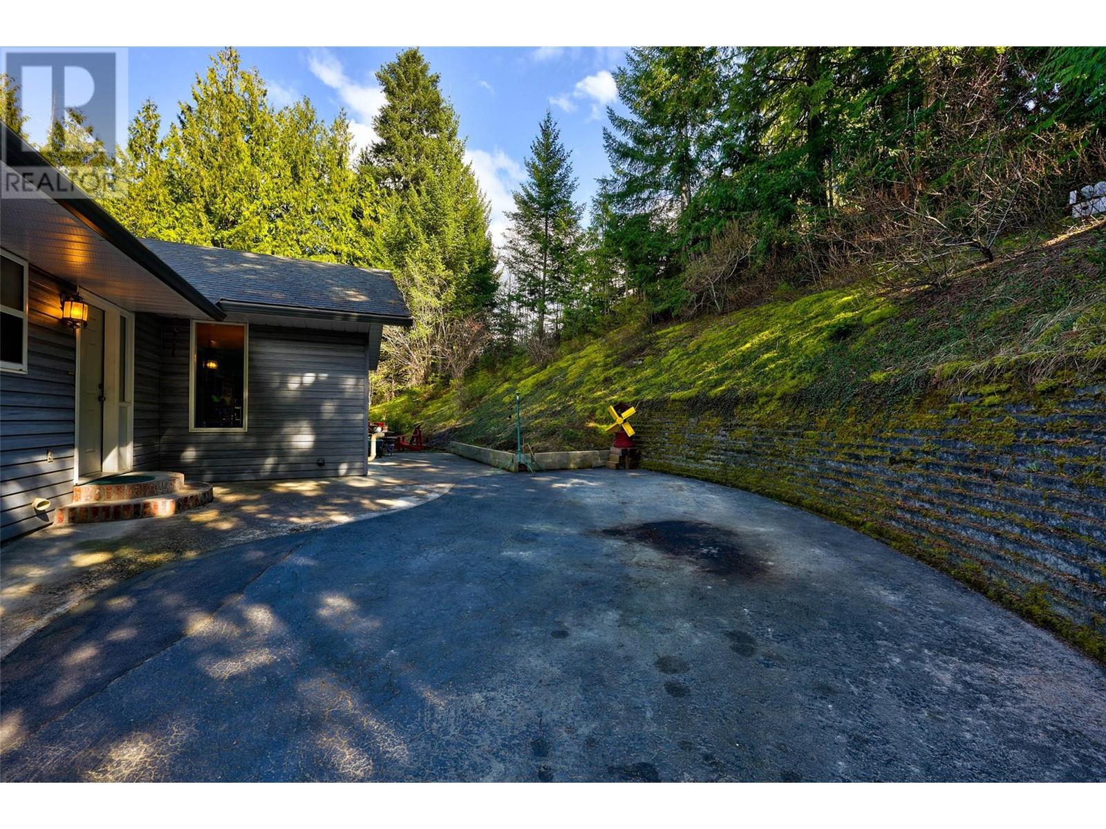 Property at 2504 Forest Drive image 5