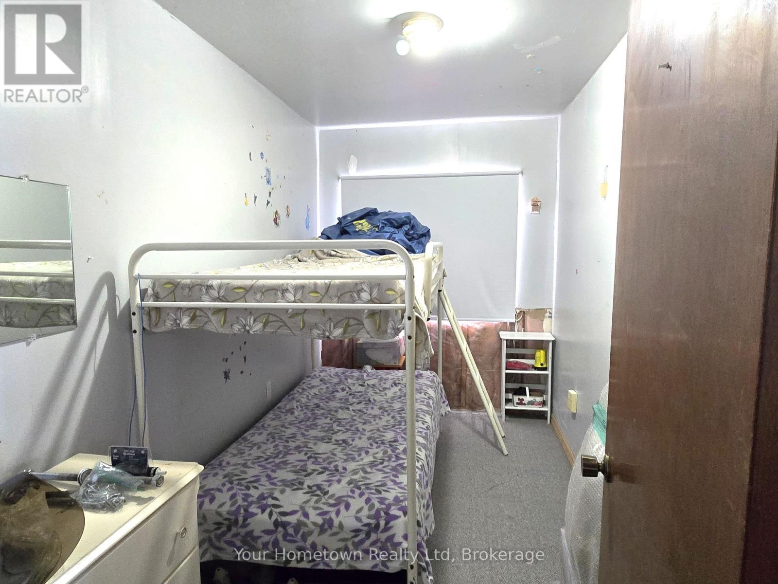911 Ninth Street, Centre Wellington, Ontario  N0B 1J0 - Photo 10 - X12081034